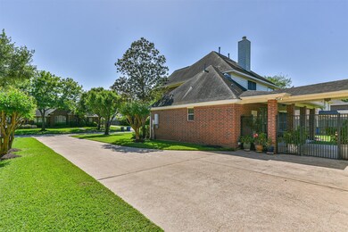 1905 Pebble Ln, Friendswood, TX 77546 - photo 5