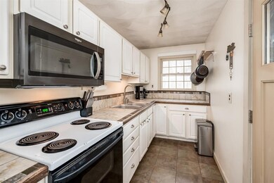 270 Ash Swamp Rd, Newmarket, NH 03857 - photo 2