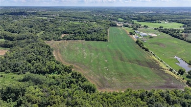 21708 E Eureka Rd, Independence, MO 64057 - photo 4