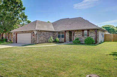 302 N Leeann Dr-2