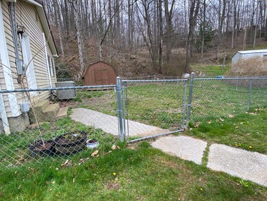 FENCED SIDE YARD