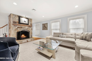8 Pinecrest Rd Riverside CT-print-011-00