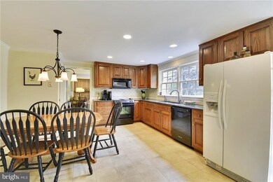 5 Cold Spring Ct, Potomac, MD 20854 - photo 5
