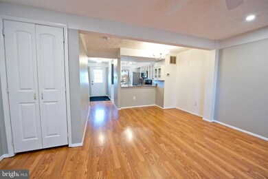 6033 Rowanberry Dr, Elkridge, MD 21075 - photo 7