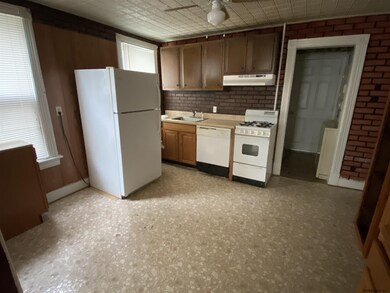 74 Wylie St unit 1st Floor, Schenectady, NY 12307 - photo 3