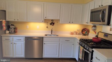 7757 Shootingstar Dr, Springfield, VA 22152 - photo 5