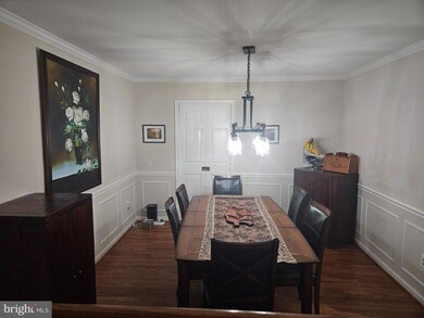 10807 Brewer House Rd, Rockville, MD 20852 - photo 2