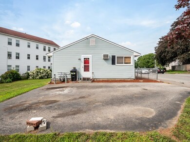 24 Holcombe St, Worcester, MA 01604 - photo 4