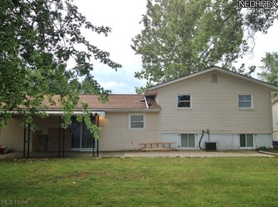 1945 E 39th St, Lorain, OH 44055 - photo 3