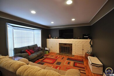315 SW Hillside Ave, Topeka, KS 66611 - photo 2