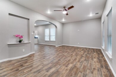 721 Maple St, Bonham, TX 75418 - photo 4