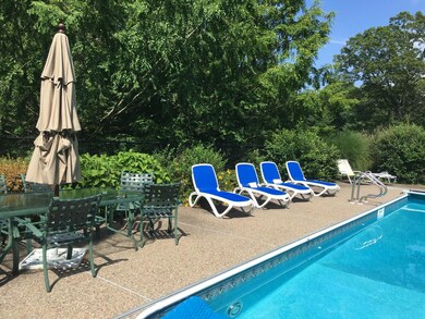 321RT PoolChairs