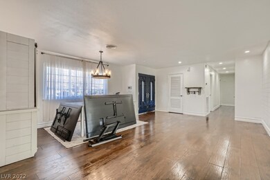 4237 E Pinecrest Cir, Las Vegas, NV 89121 - photo 6