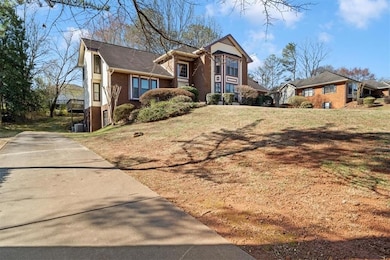 Private driveway and entrance to the basement.