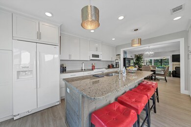 Kitchen Island with seating for 4