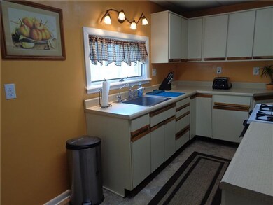 QUAINT COUNTRY KITCHEN