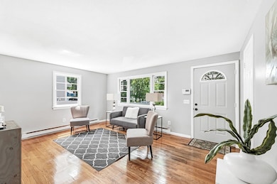 17 Delmore St, Springfield, MA 01109 - photo 4