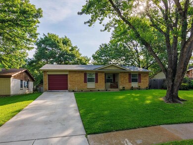 2620 Woodlawn Dr, Ennis, TX 75119 - photo 2