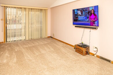 601 Topeka Dr, Carpentersville, IL 60110 - photo 4