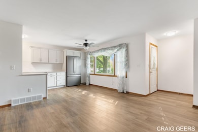 14-web-or-mls-1061-village-ln