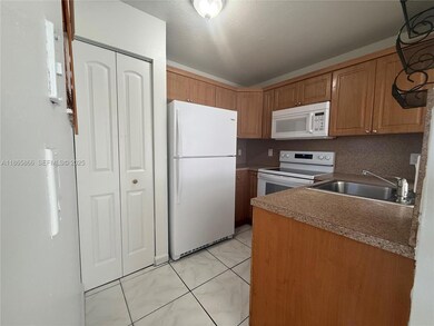 6515 W 27th Ct unit 4922, Hialeah, FL 33016 - photo 4