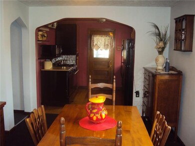 Large doorway between kitchen and dining room.