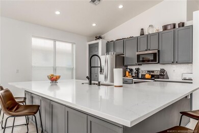 Kitchen/ Island
