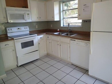 Kitchen Photo #2