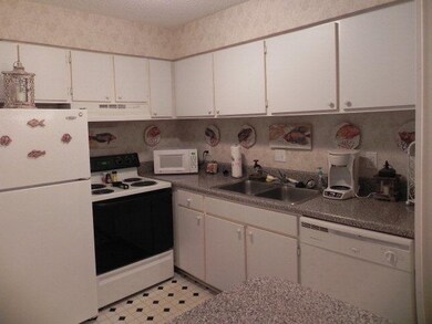 850 Mallery St *Furnished* unit T-8, Saint Simons Island, GA 31522 - photo 6