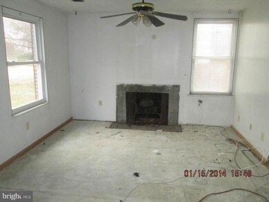 7503 Twining Ct, Hyattsville, MD 20785 - photo 2