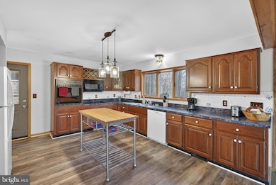 132 Bobcat Dr, Berkeley Springs, WV 25411 - photo 5