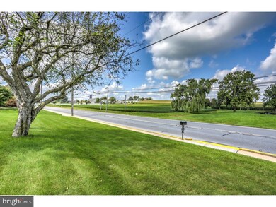 344 E Spruce St, New Holland, PA 17557 - photo 4