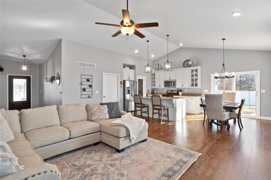 1104 Lucca Ct, Caseyville, IL 62232 - photo 7