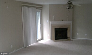 12928A Grays Pointe Rd unit A, Fairfax, VA 22033 - photo 3
