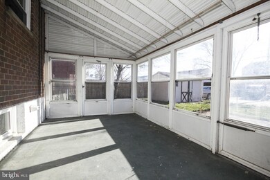 1009 Foxcroft Ln, Essex, MD 21221 - photo 4