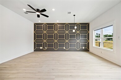 Custom detailing and upgraded light fixtures in li