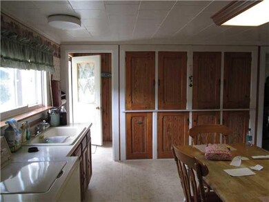 Kitchen PLENTY OF BUILT IN STORAGE