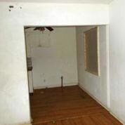 806-LR%20looking%20toward%20kitchen%20-%