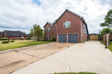 3401 Wood Fox Dr, Alvin, TX 77511 - photo 3