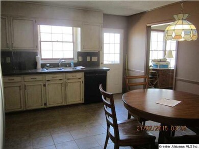 EAT-IN KITCHEN