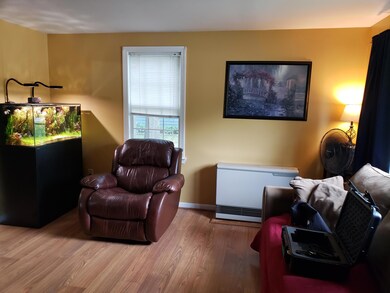 6 - Living 2 - 81 Baldwin