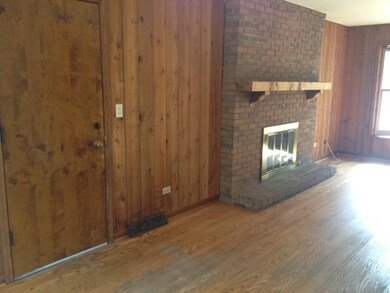 209 White Oak Dr, Wheaton, IL 60187 - photo 2