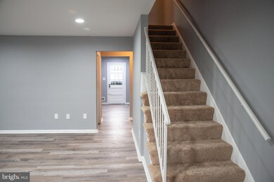 3047 Sunset Ln, Suitland, MD 20746 - photo 2