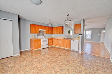 2103 Bridlewood Dr, Franklin, IN 46131 - photo 4