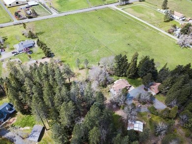 6219 E Evans Creek Rd, Rogue River, OR 97537 - photo 5