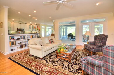 2820 Marsh Point Ln SE-large-004-24-Livi