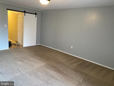 805 Henri Ct unit 805, Burlington, NJ 08016 - photo 2