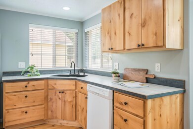 2923 SW Reindeer Ave, Redmond, OR 97756 - photo 7