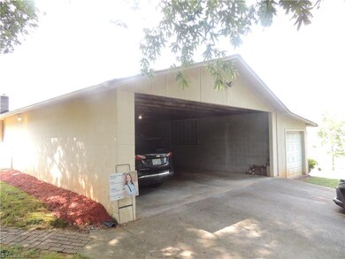 213 Coleridge Rd, Ramseur, NC 27316 - photo 4