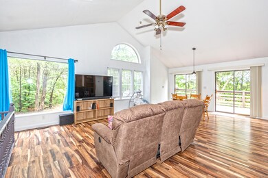 8700 N Cedar Ct, Columbia, MO 65202